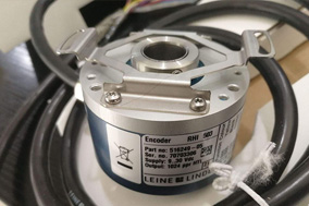 实心轴编码器和空心轴编码器在结构特性上有什么区别? - 德国Hengstler(亨士乐)授权代理 实心轴编码器和空心轴编码器在结构特性上有什么区别? - 德国Hengstler(亨士乐)授权代理